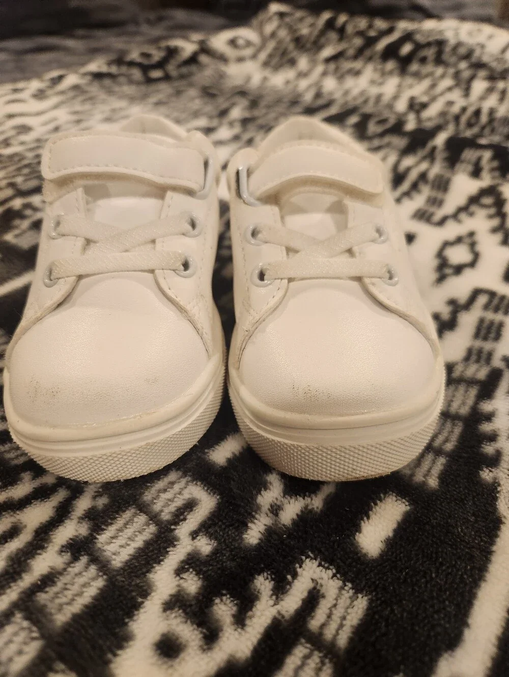 Kids White Casual Sneakers with Hook-and-Loop Strap, Size 7T